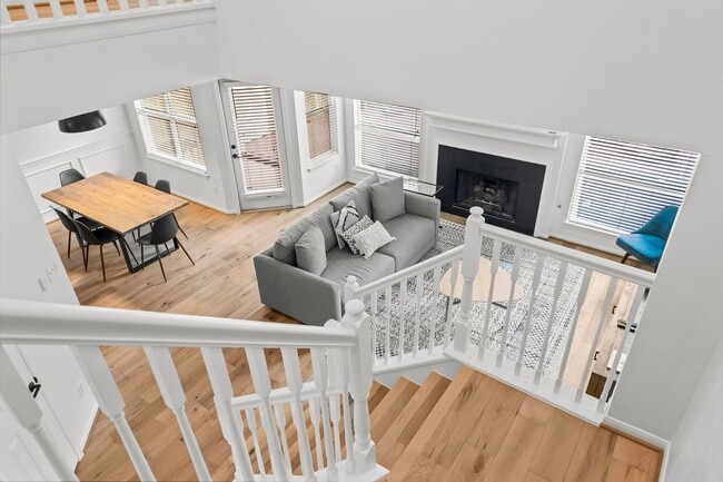 Building Photo - 7 S Avonlea Cir