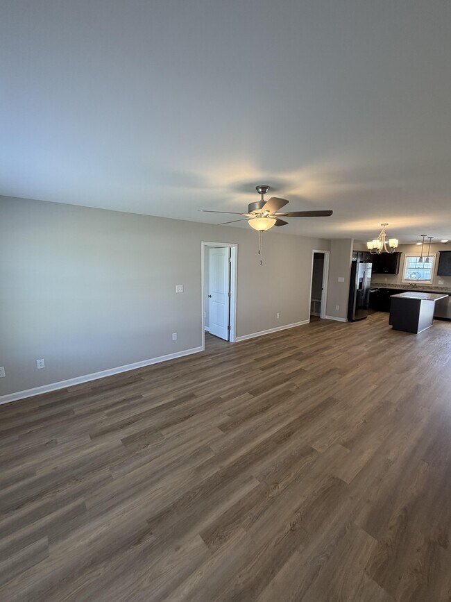 Foto del edificio - 1752 Friendly Rd