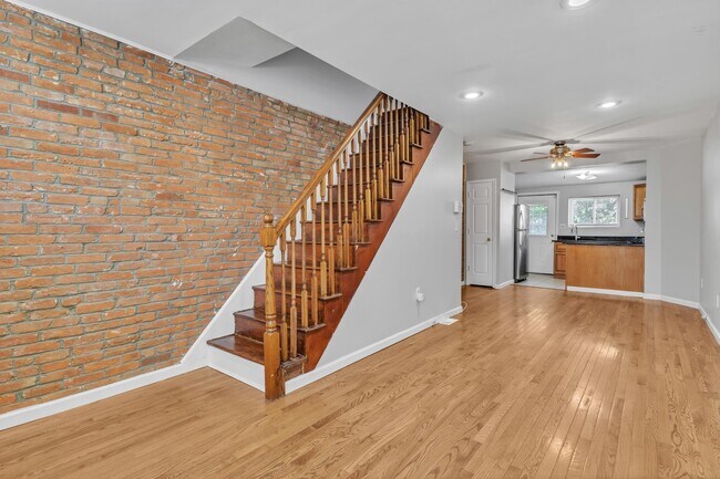Building Photo - 1526 Clarkson St