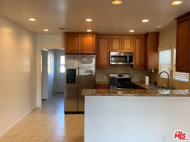 Building Photo - 1305 W 37th Pl