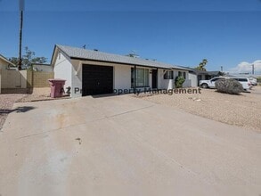 Building Photo - 8614 E Palm Ln