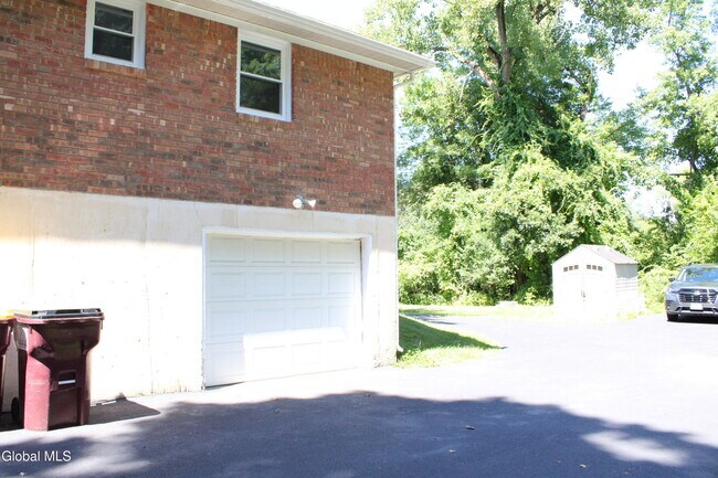 Building Photo - 8 Zelenke Dr