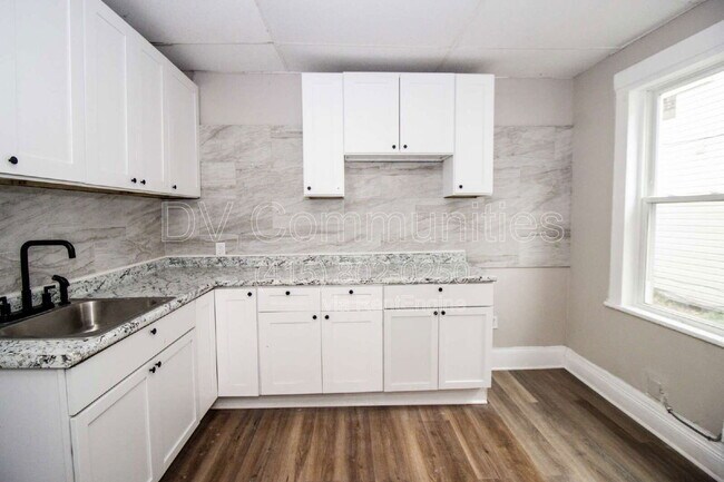 Foto del edificio - 2947 E 57th St