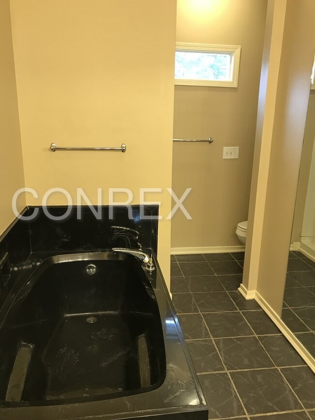 Building Photo - FREE RENT ASK HOW!!!