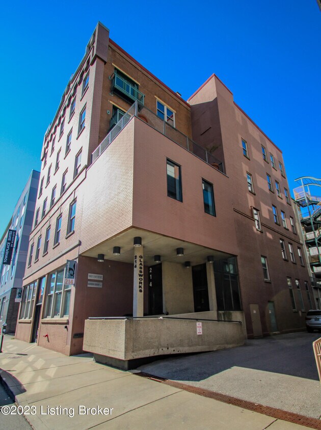 Primary Photo - 214 S 8th St
