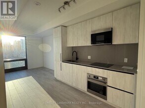 Building Photo - 35 Parliament St