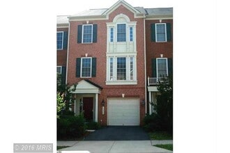Building Photo - 1023 Hotchkiss Pl