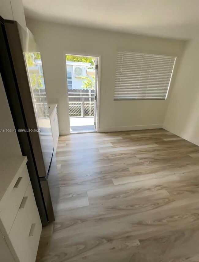 Foto del edificio - 111 SW 31st Ct