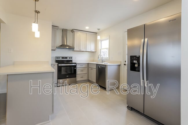 Building Photo - 921 Shamrock Ave