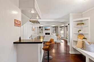 Building Photo - 522 River Plantation Dr