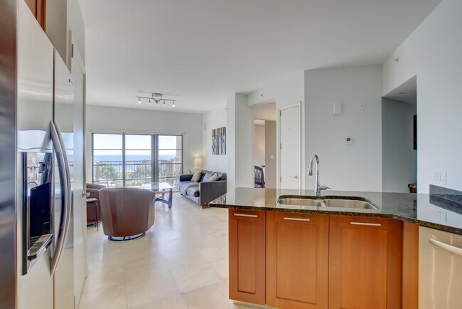 Foto del edificio - 2409 N Ocean Blvd