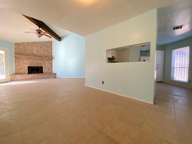Foto del edificio - West El Paso 3 bed refrig A/C Home