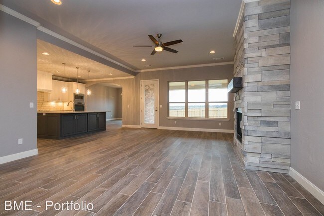 Building Photo - 4 br, 2 bath House - 1308 Montcrest