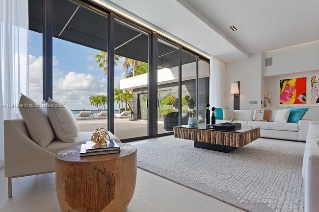 Foto del edificio - 7972 Biscayne Point Cir
