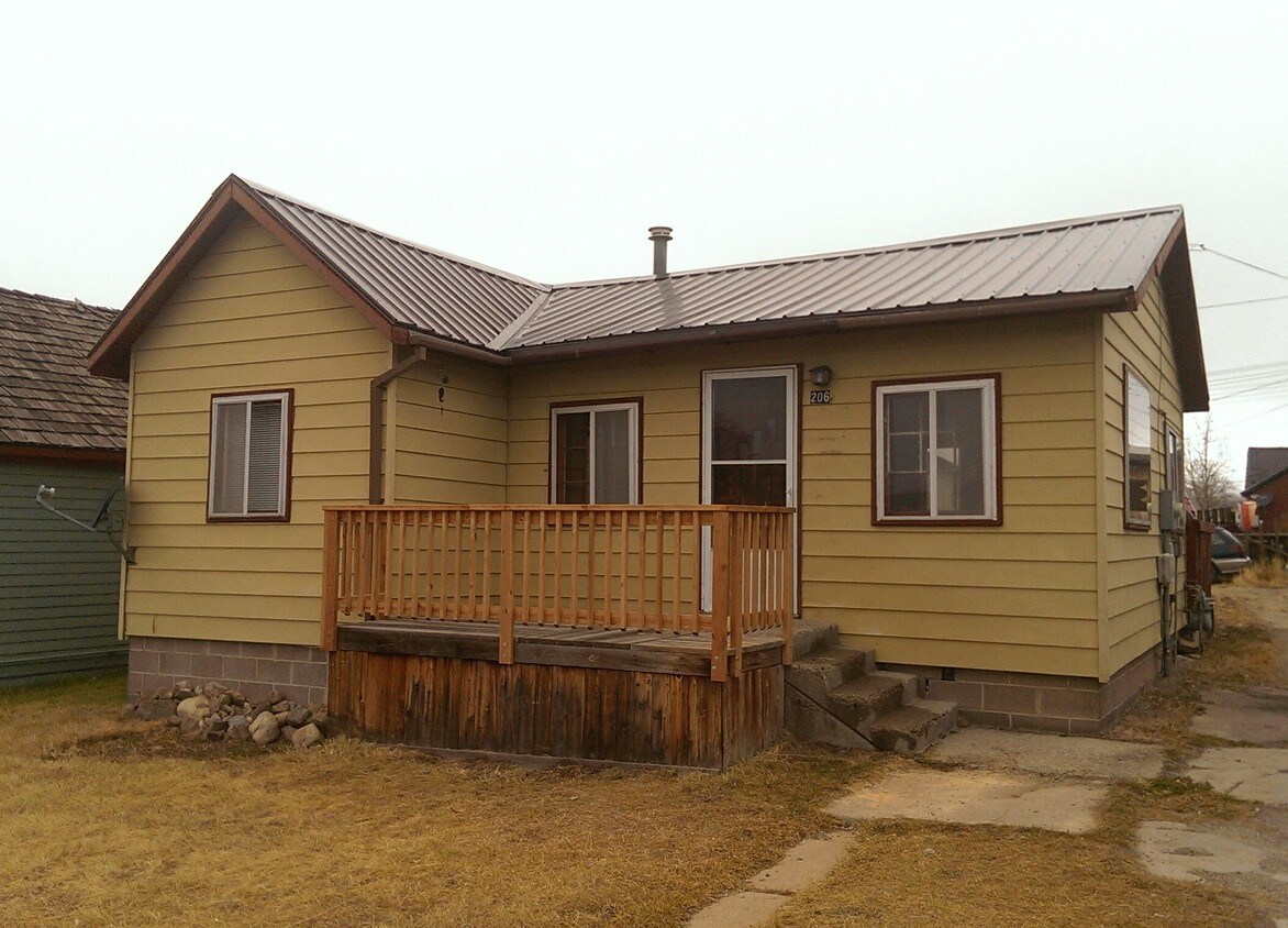 Primary Photo - 206 E 9th St