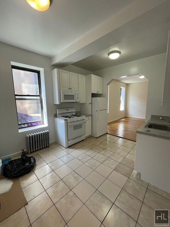 Building Photo - East 38th Street
