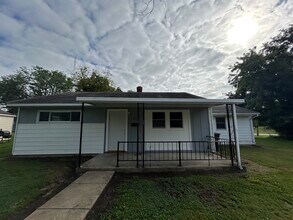 Building Photo - 231 Lindenwood Dr