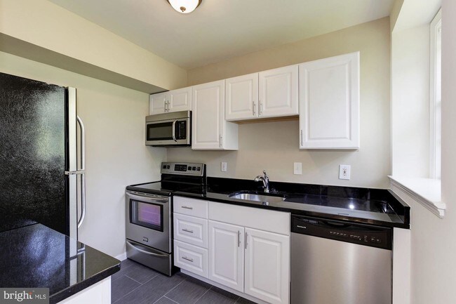 Foto del edificio - 3895 Rodman St NW