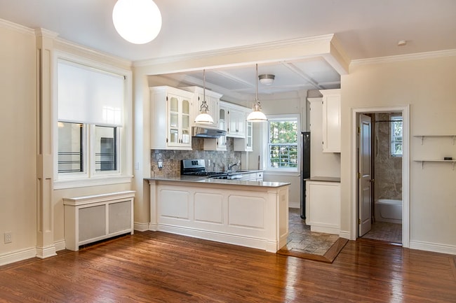 Building Photo - 300 Eckford St