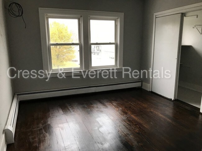 Building Photo - 2624 S Michigan St