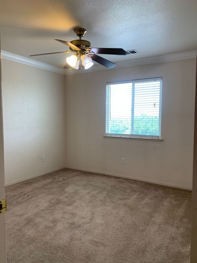 Building Photo - Spacious 2 Story 4 BR 2.5 BA Available Now