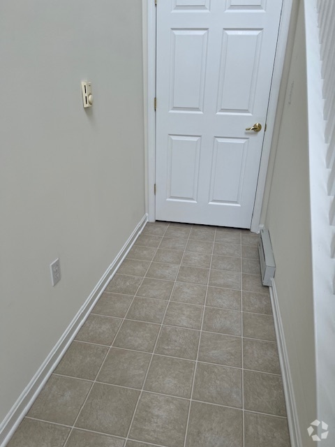 Building Photo - 140 Rock Ledge Ct
