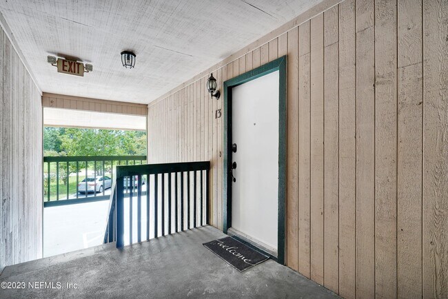 Foto del edificio - 3765 Crown Point Rd