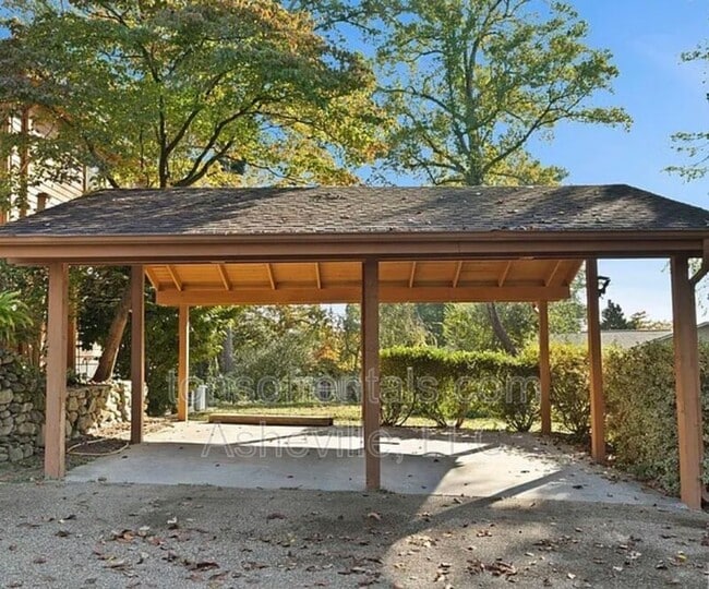 Foto del edificio - 581 Courtwood Ln