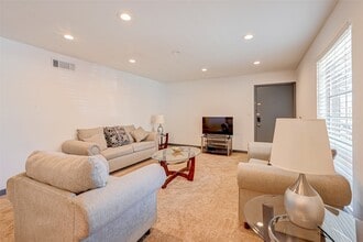 Building Photo - 5863 Inwood Dr