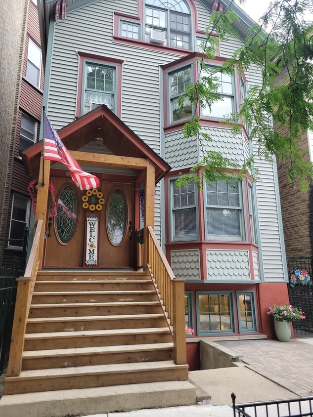 Primary Photo - 1330 W Nelson St