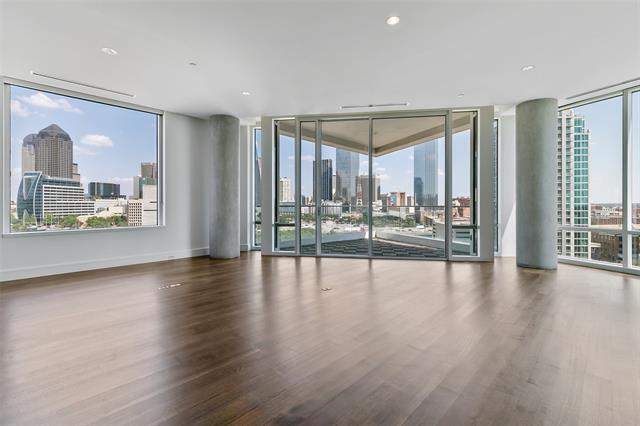 Foto del edificio - 2408 Victory Park Ln