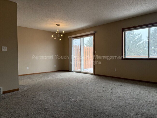 Foto del edificio - 2733-33 1/2 Avenue S