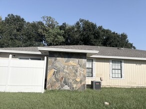 Building Photo - 8180 Stonebrook Dr