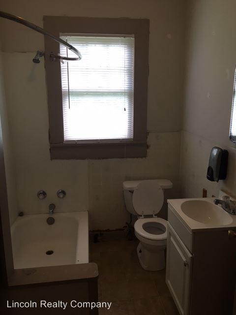 Building Photo - 409 W Adair St