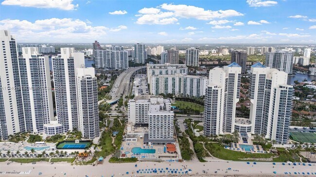 Foto del edificio - 19201 Collins Ave