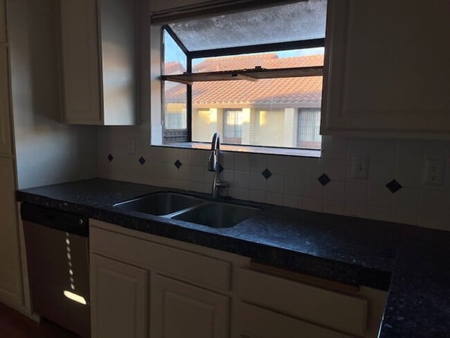 Building Photo - 14419 Outrigger Dr