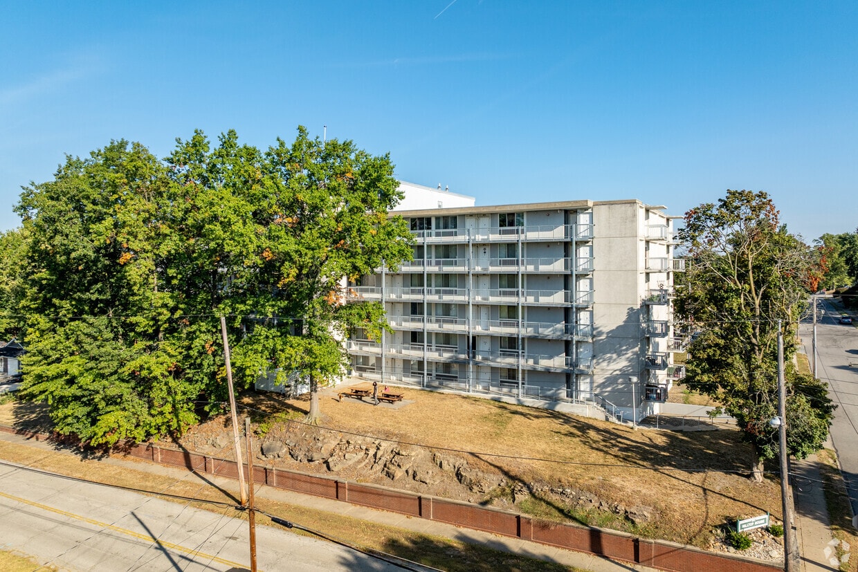 Primary Photo - Hilltop House
