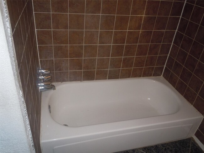 Foto del edificio - 5422 Thrush Dr