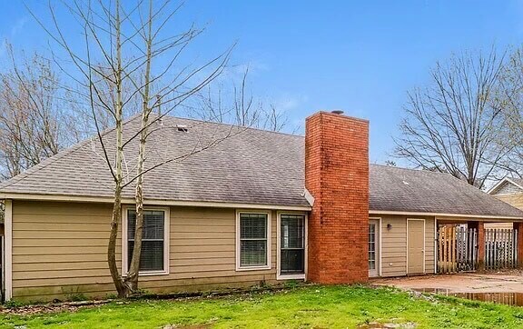 Primary Photo - 7644 Valley Glen Dr