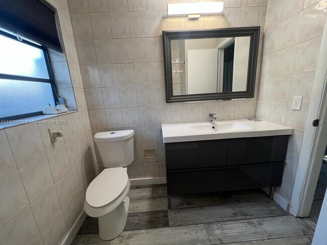 Foto del edificio - 1610 NE 175th St