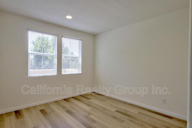 Building Photo - 41007 Belleray Ave