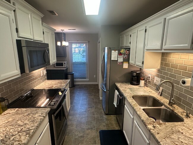 Foto del edificio - 9129 Kings Canyon Dr