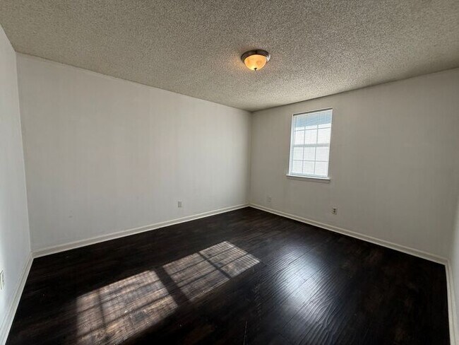 Foto del edificio - For Rent - Great Duplex Unit in North Nashville