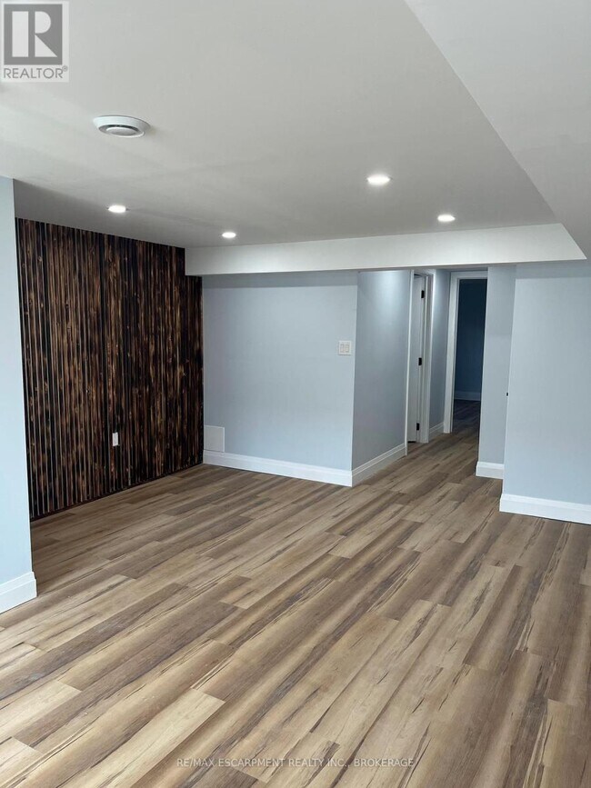 Photo du bâtiment - 621-621 Hagar St