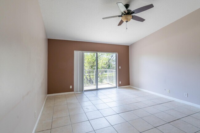 Building Photo - 4548 Oak Terrace Dr