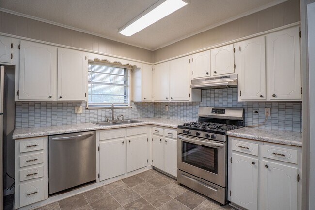 Foto del edificio - Large Backyard in North Little Rock