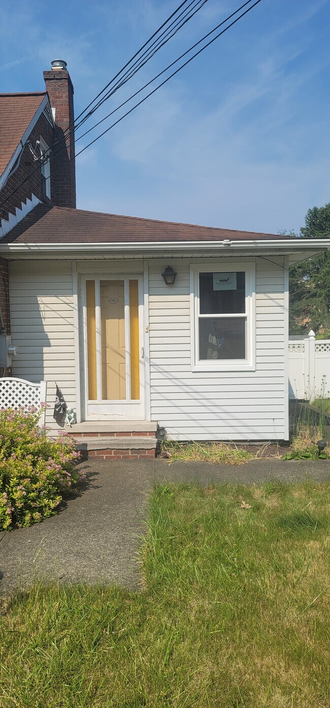 Building Photo - 1486 Gene Dr