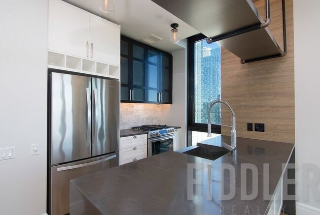 Foto del edificio - 44-51-51 Purves St