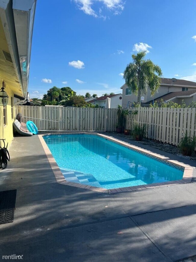 Building Photo - 3 br, 2 bath House - 661 Shiloh Ter