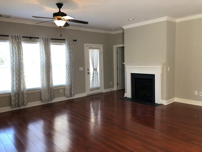 Building Photo - 4 bedroom, 3 bath in Bent Creek